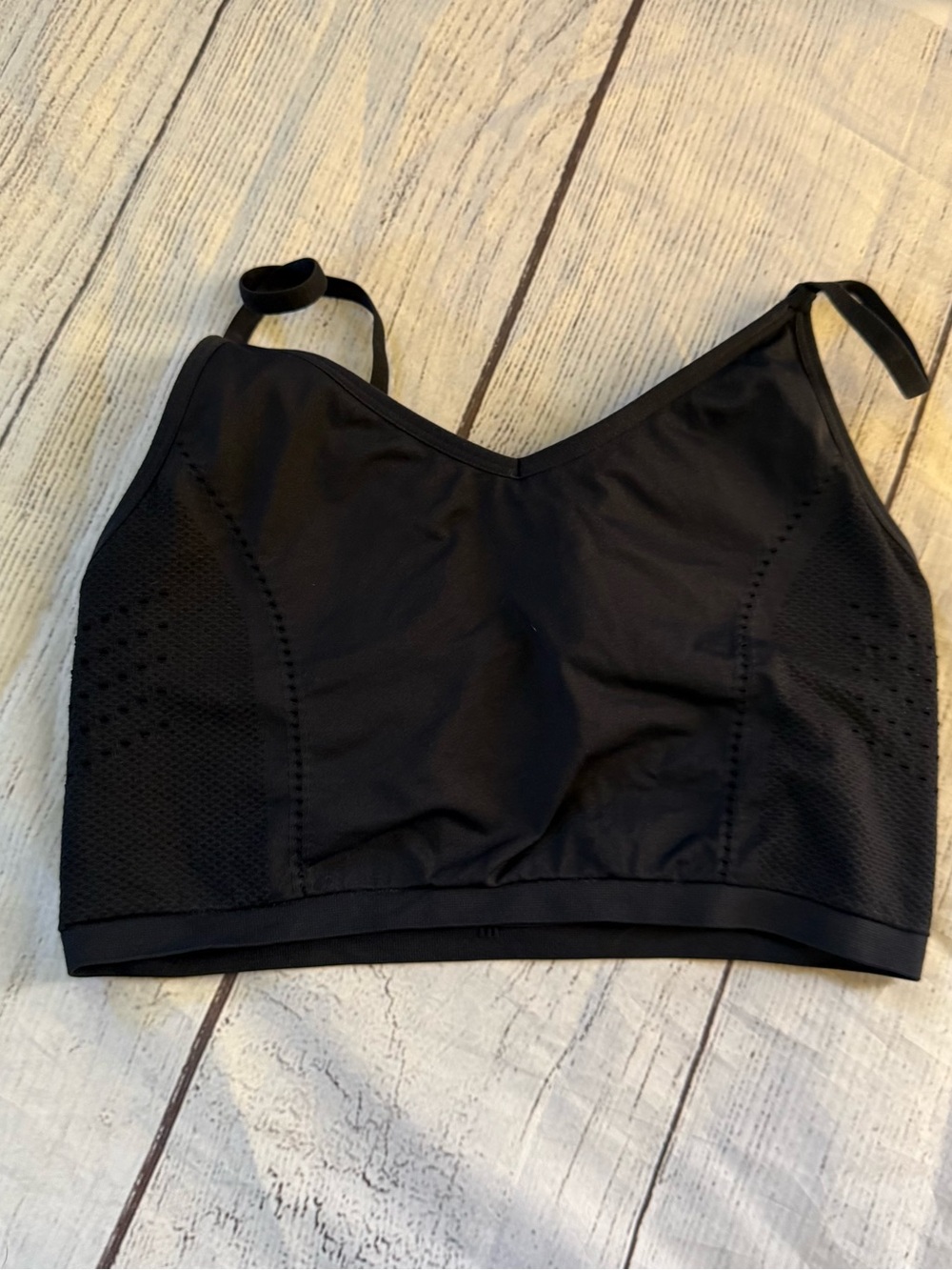 Fabletics size medium dark navy blue strappy sports bra gym workout